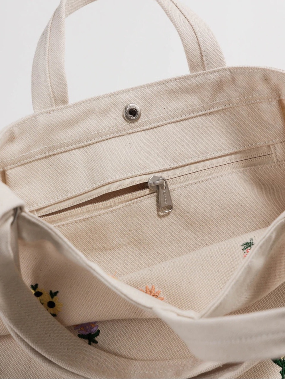 BAGGU / The Embroidered Ditsy Floral Duck Tote Bag - Picture 3 of 9
